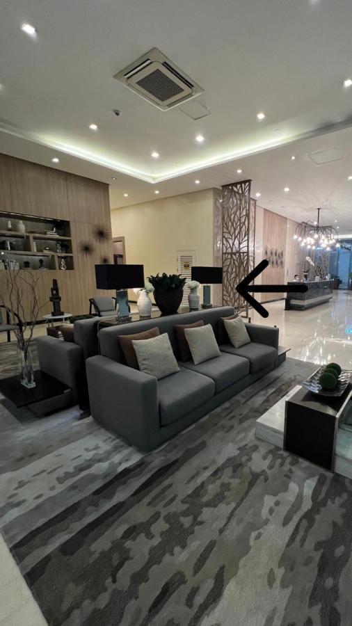 La Palazzo - Across Uptown Mall & Grand Hyatt Bgc Taguig Dış mekan fotoğraf
