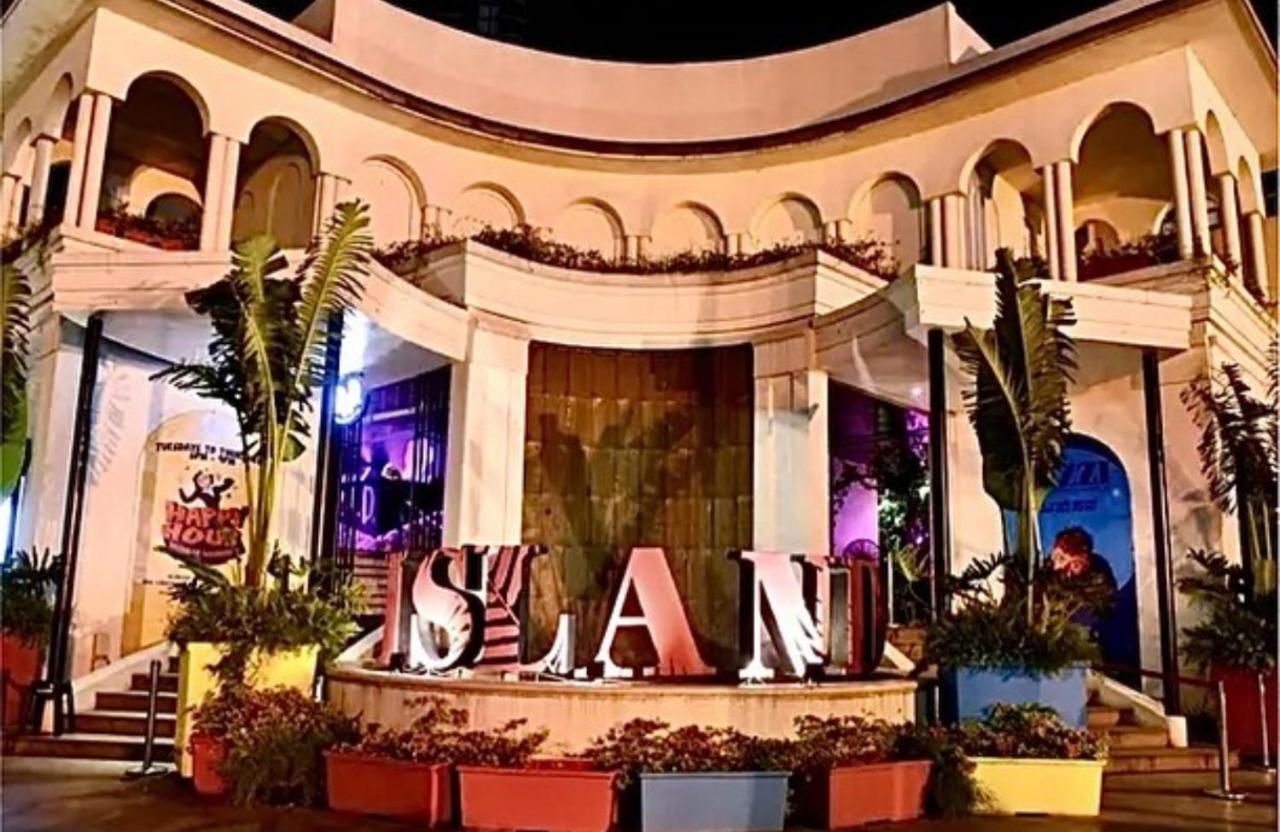 La Palazzo - Across Uptown Mall & Grand Hyatt Bgc Taguig Dış mekan fotoğraf