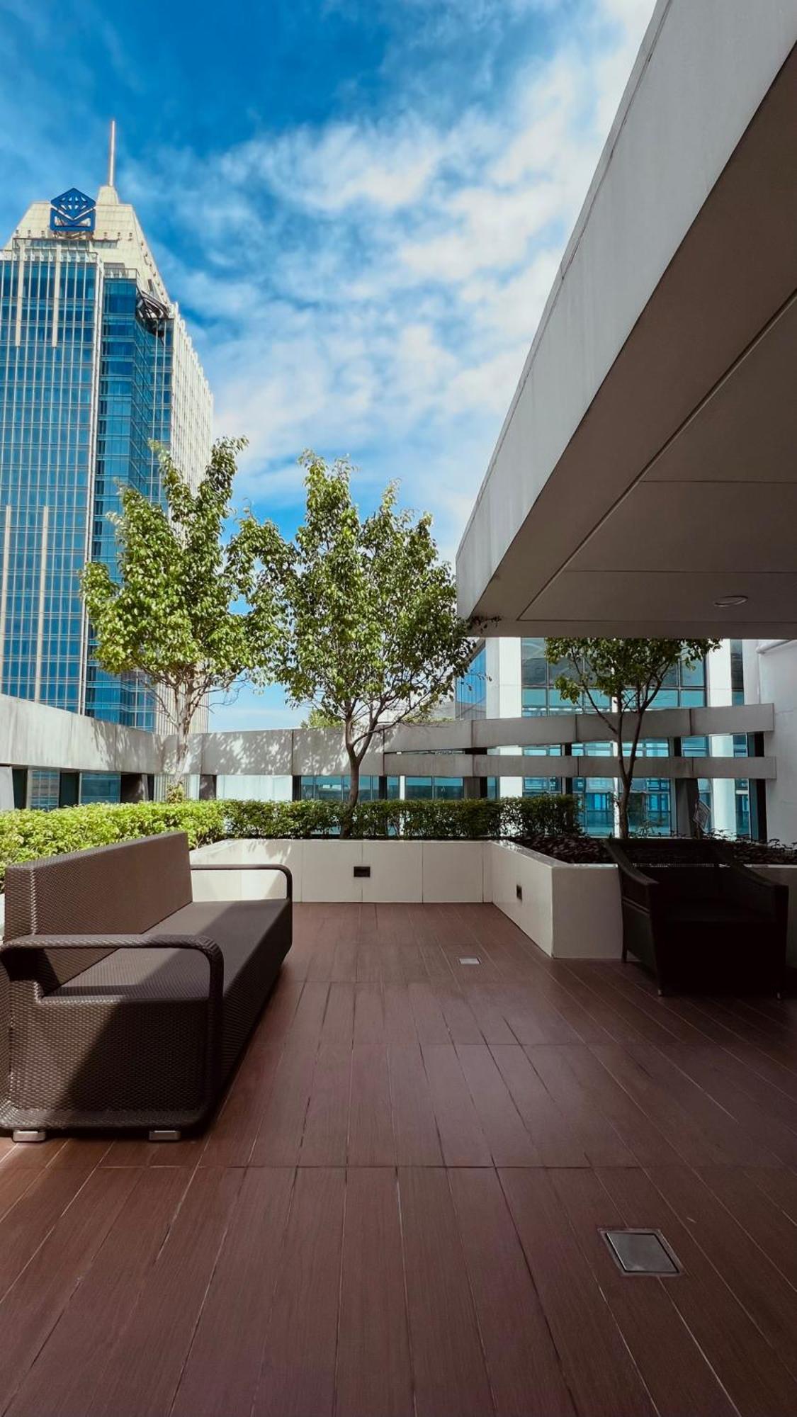 La Palazzo - Across Uptown Mall & Grand Hyatt Bgc Taguig Dış mekan fotoğraf